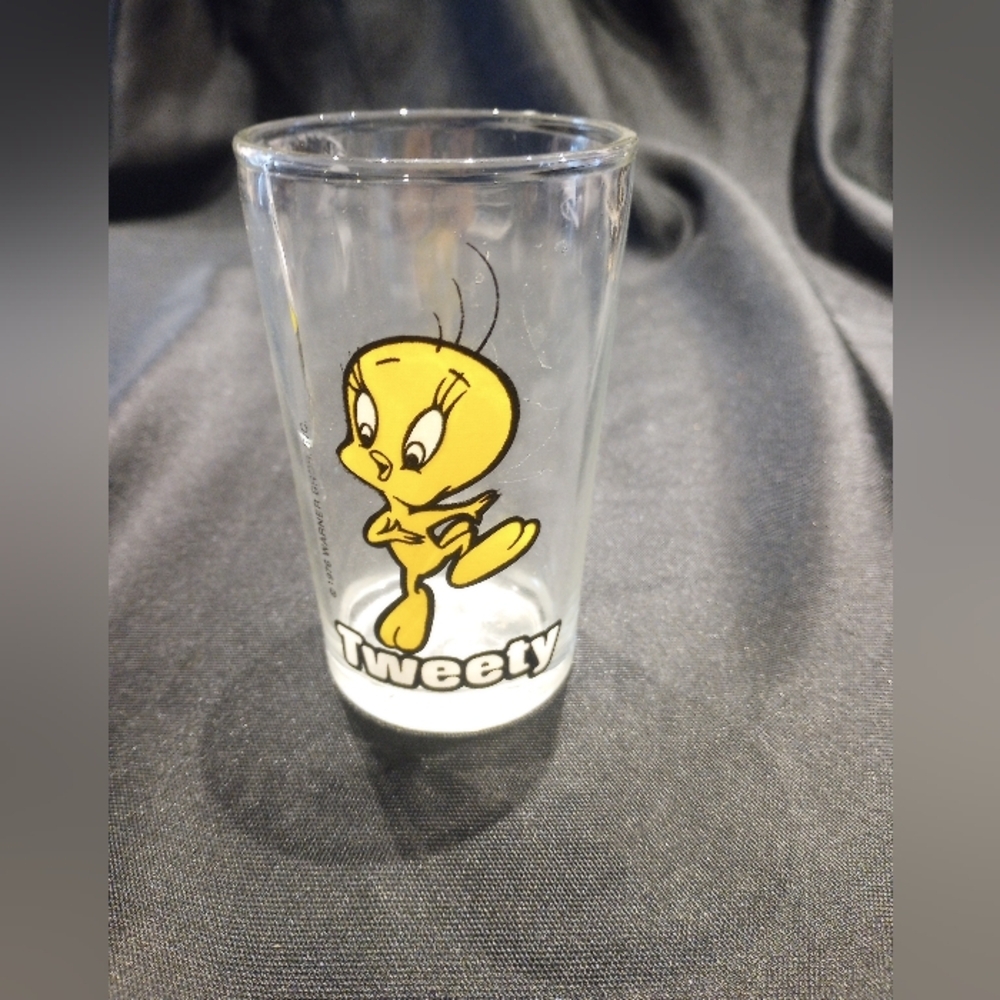 Vintage Warner Bros Looney Tunes Tweety Bird Glass 1976